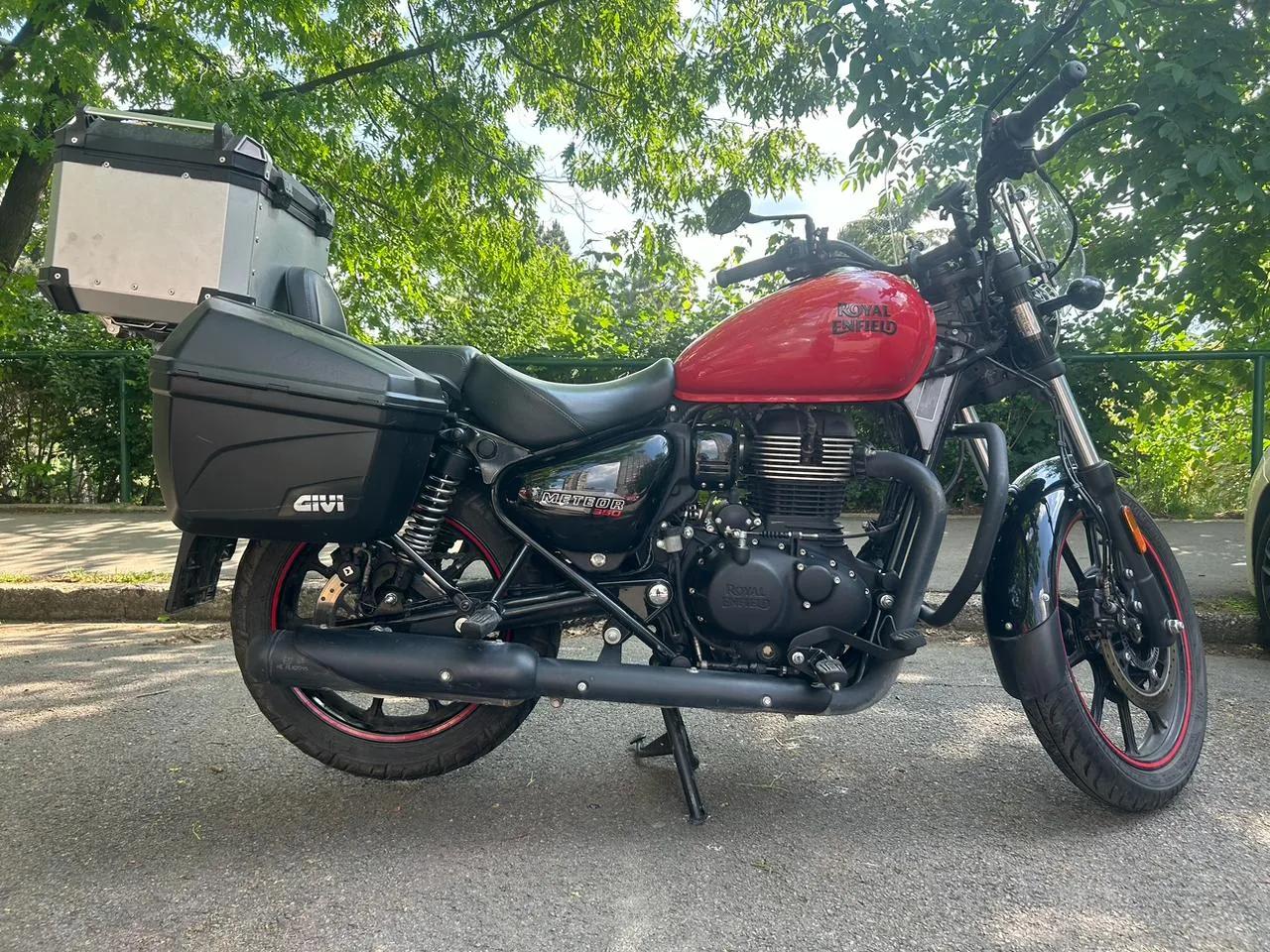 Мотоцикл Royal Enfield Meteor 350 2023