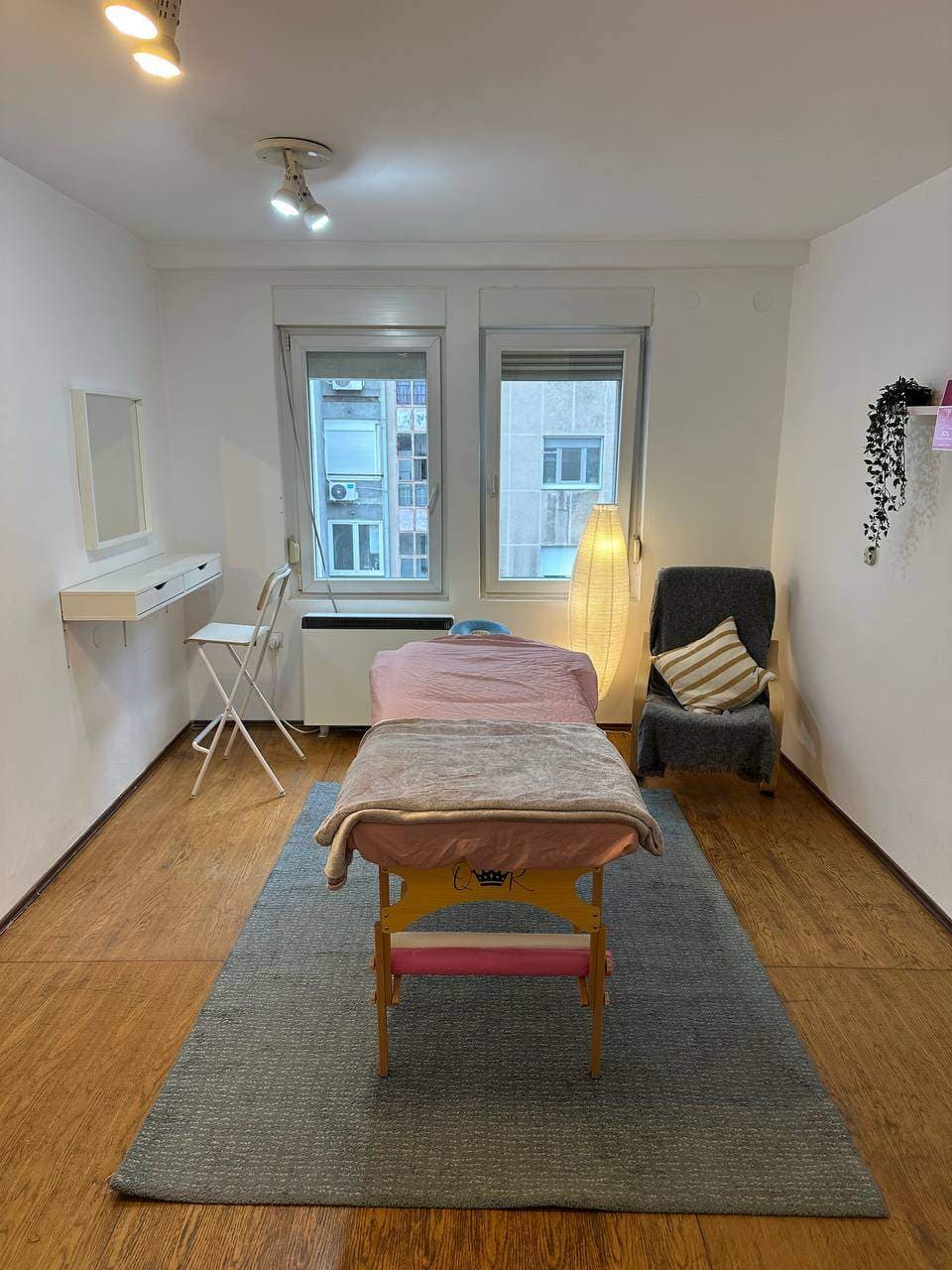 Ищу напарницу для совместной аренды кабинета в районе Врачар