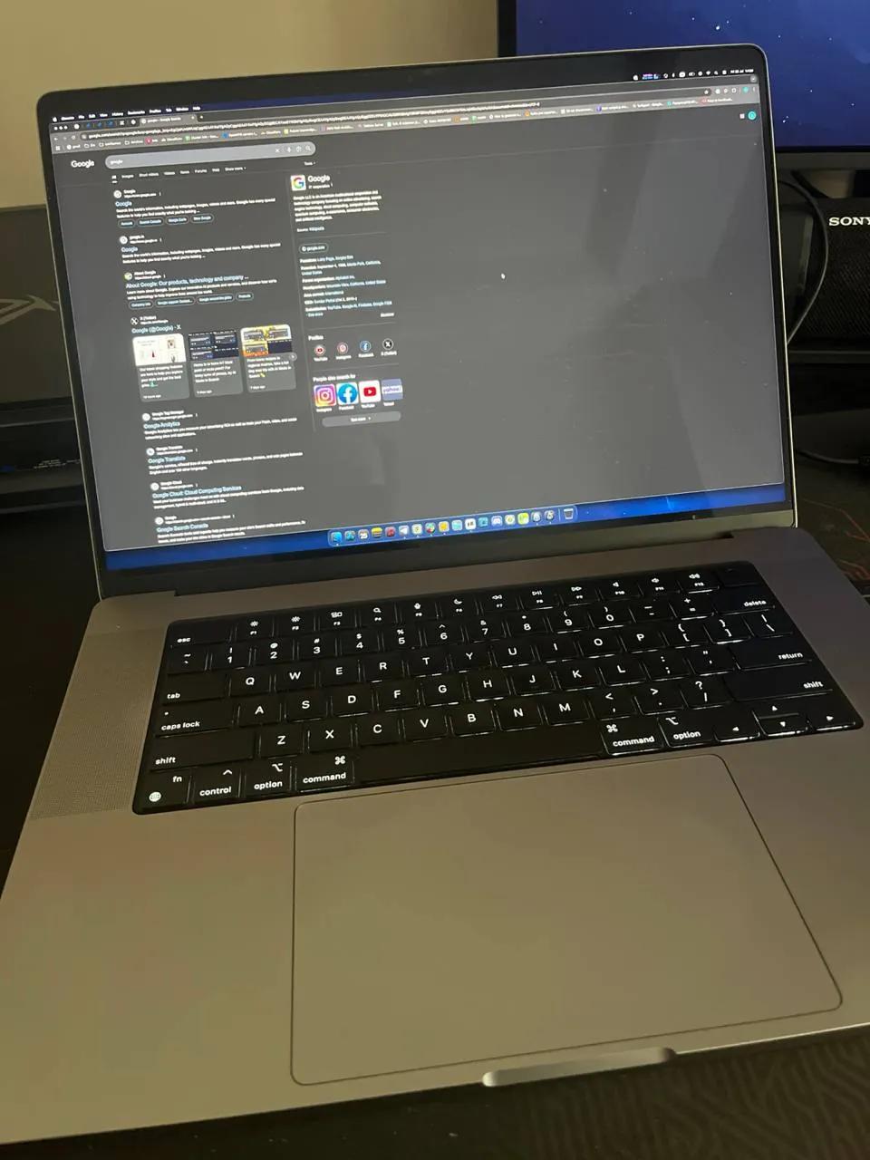 MacBook Pro 16 M2 Max