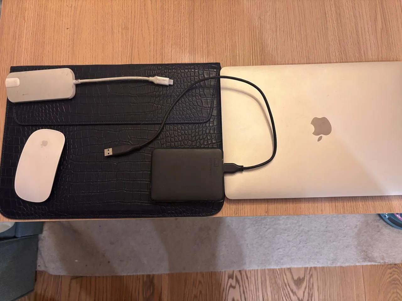MacBook Pro Intel i5 128GB с внешним SSD 1TB