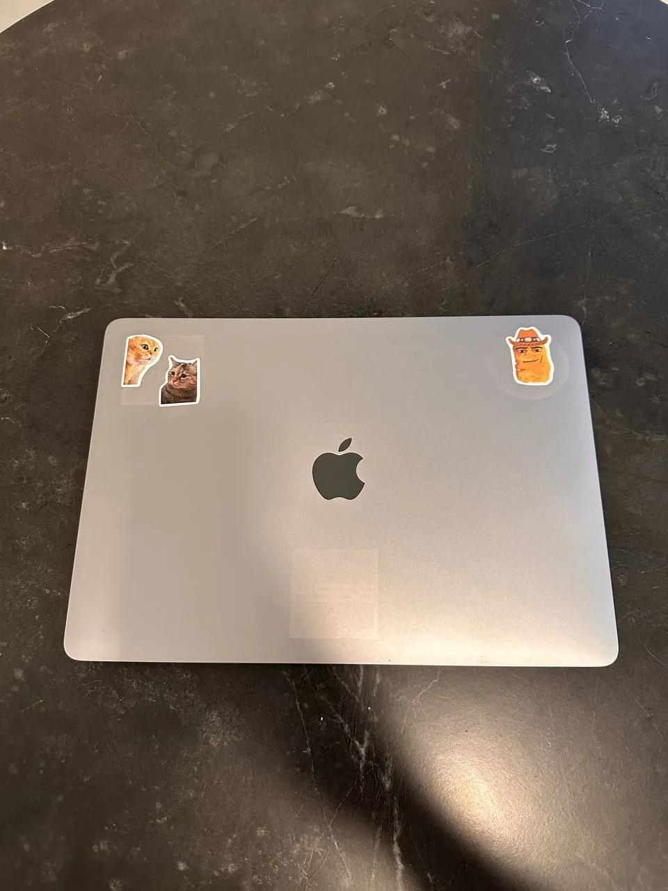 MacBook Air 13 2019 i5 8GB 256GB хорошее состояние