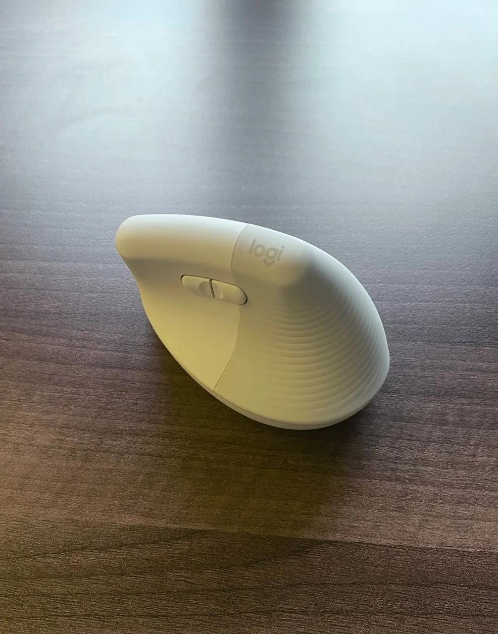 Вертикальная мышь Logitech Lift идеальное состояние Белград