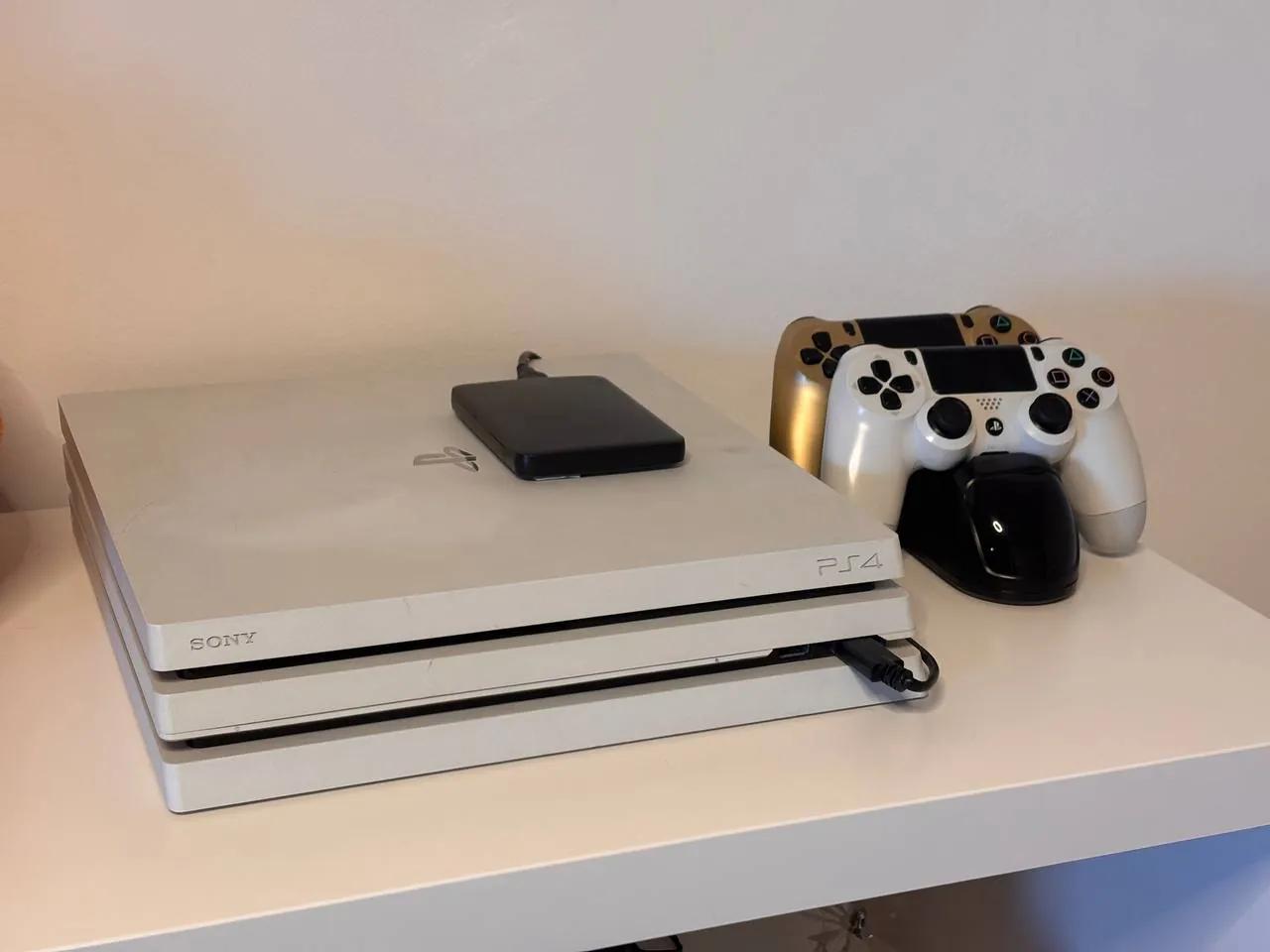 PlayStation 4 Pro 1TB белая два джойстика