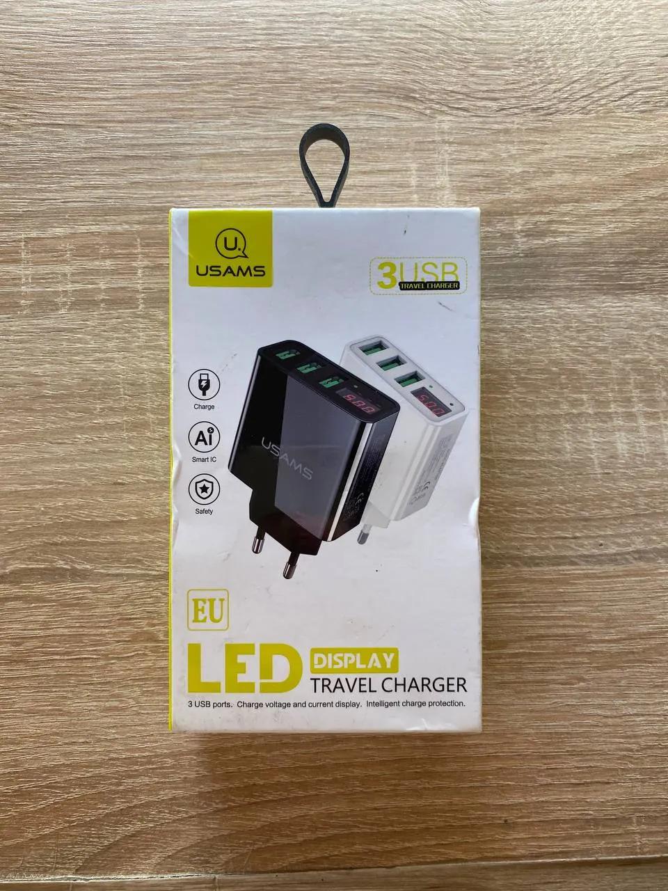 Зарядник USB 3 порта с LED-экраном