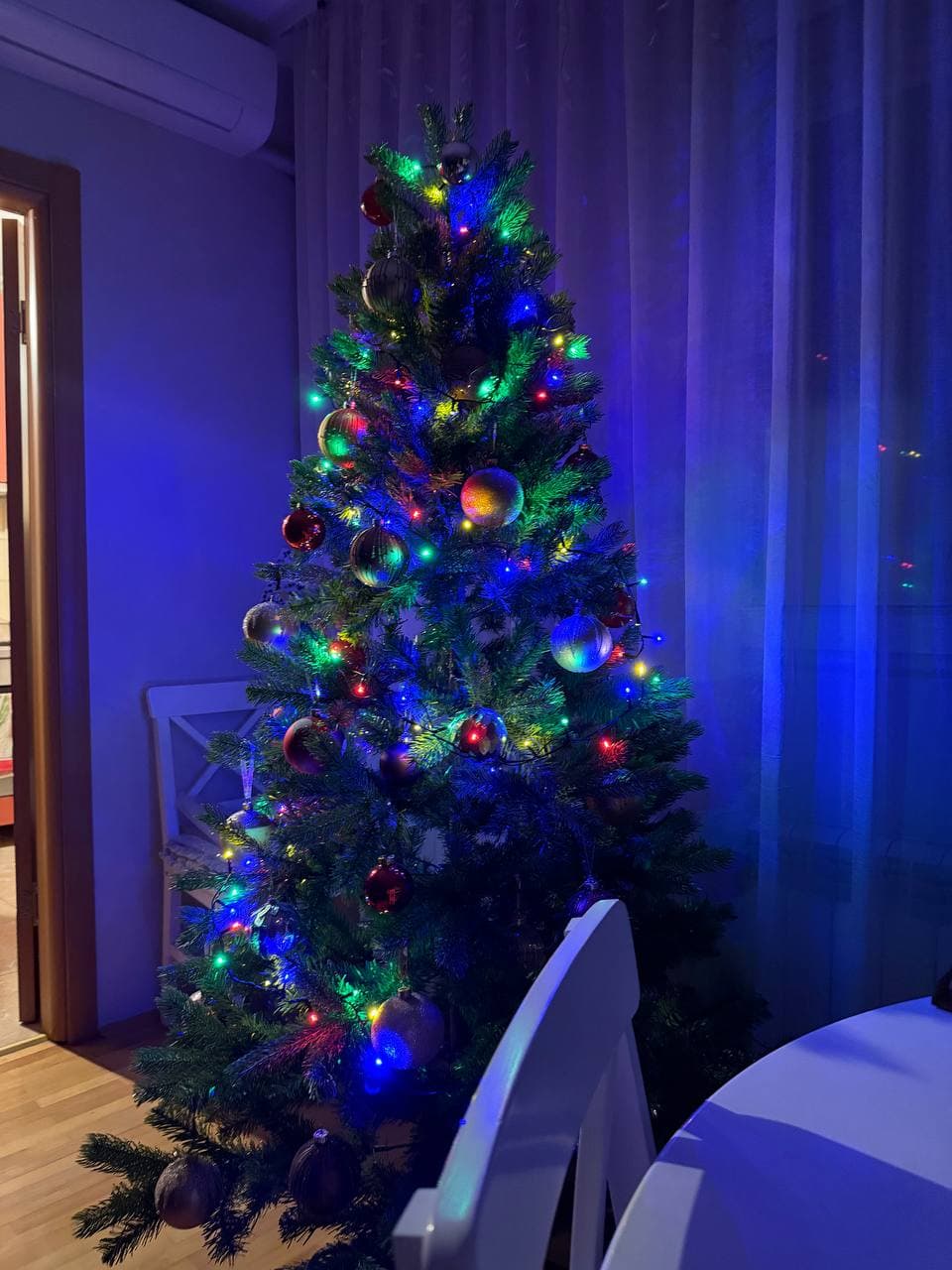 Новогодняя елка и комплект украшений