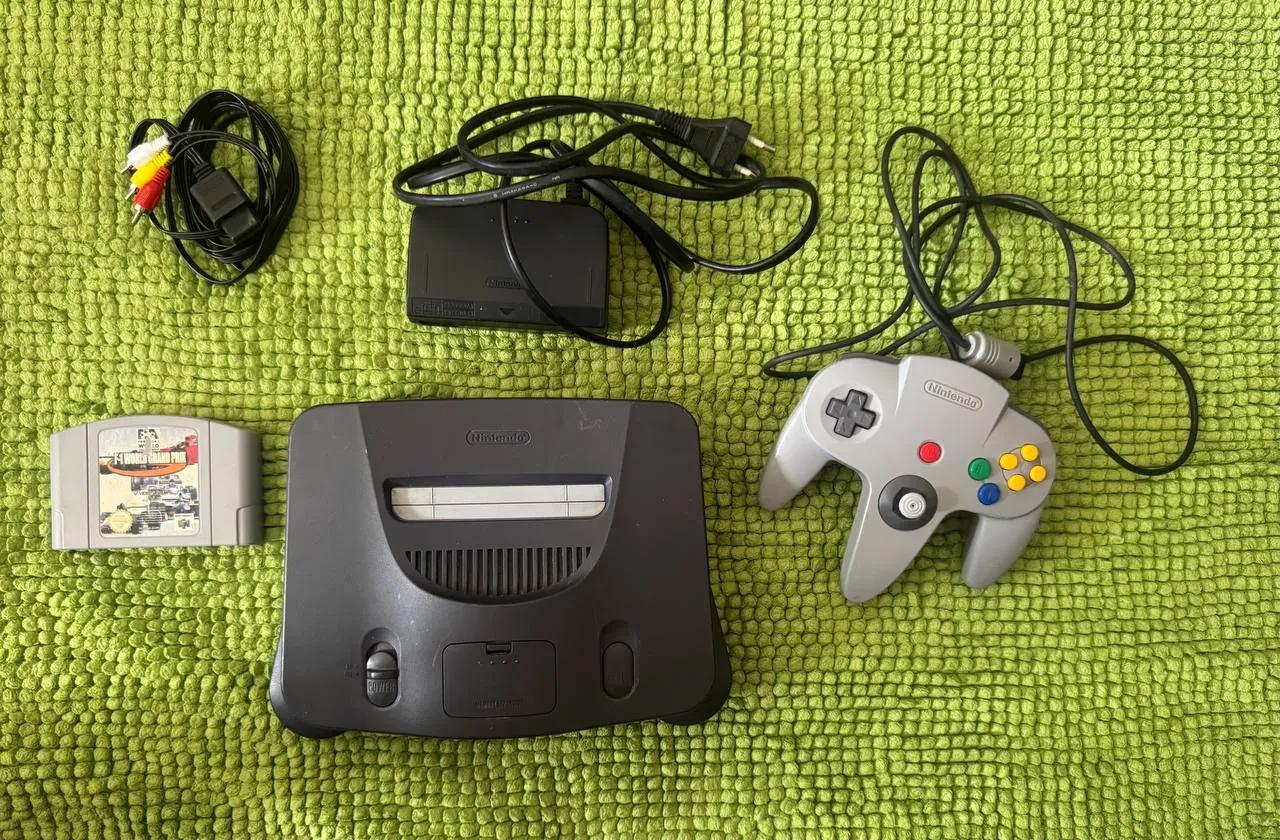 Nintendo 64 с джойстиком картриджем и блоком питания