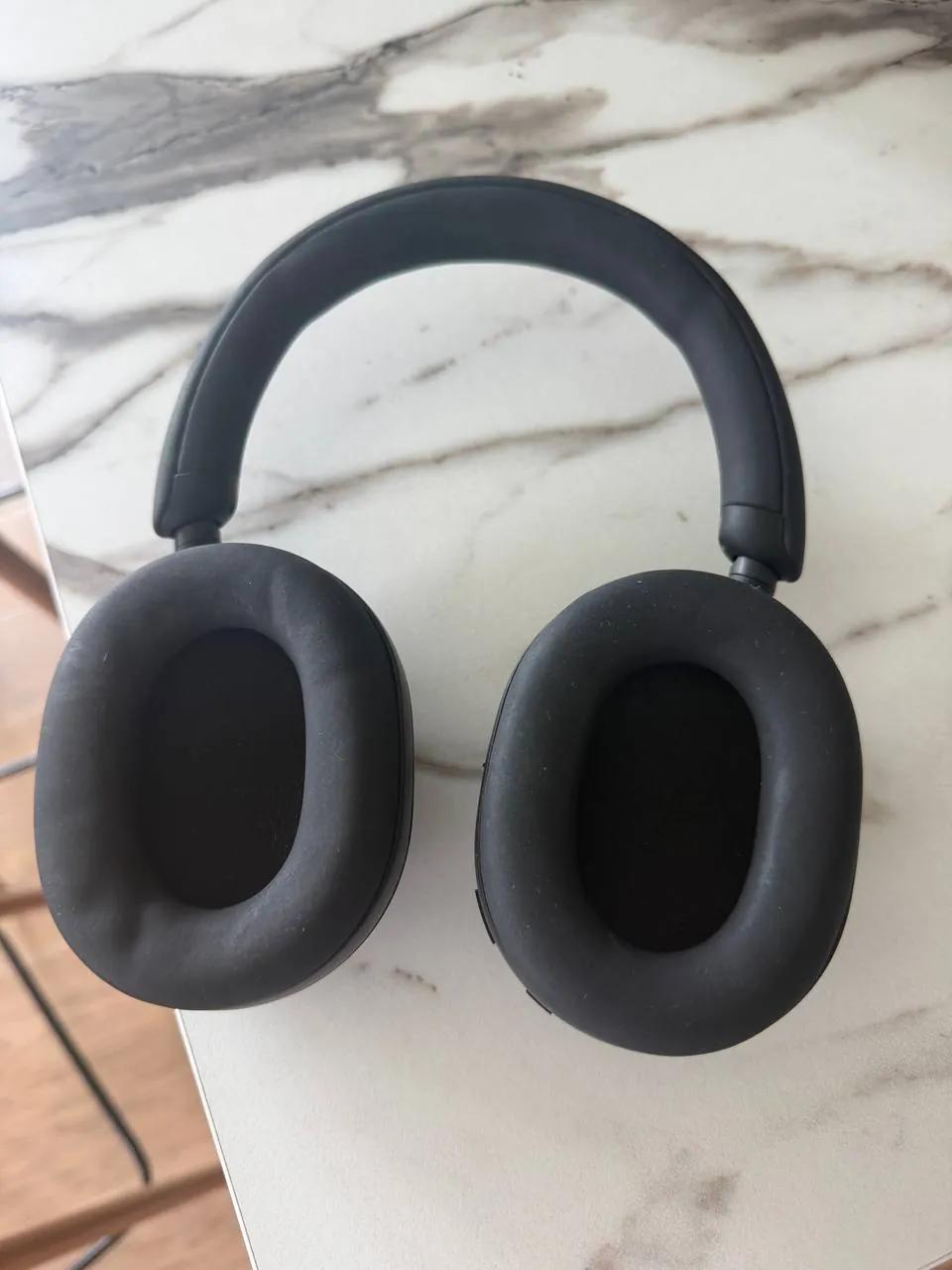 Наушники Sony xm5, нулевые, пользовался на один перелет, без чехла и кабеля. Забирать в waterfront