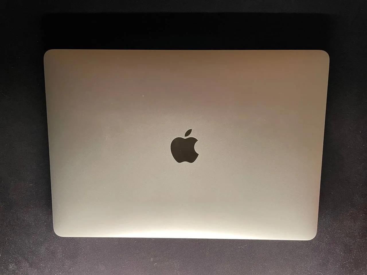 MacBook Air 2020 M1 400 EUR