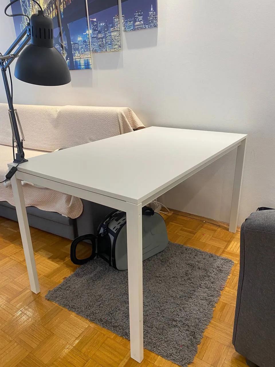 Стол IKEA 125x75 см состояние нового