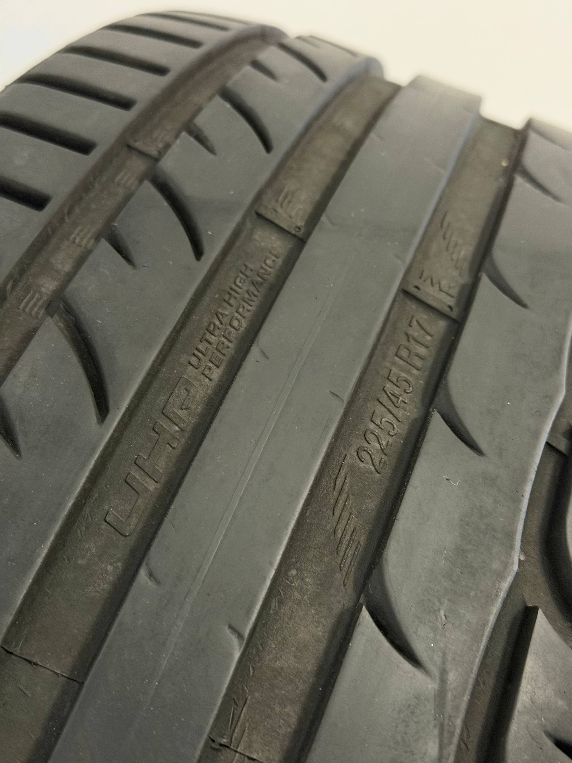 Летние шины 225/45/17 Taurus UHP