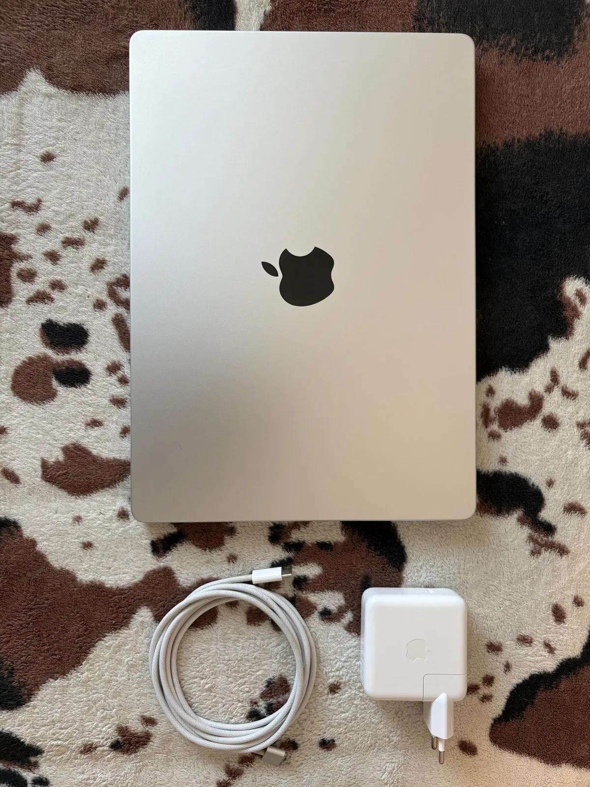 MacBook Pro 14 M3 8/512 ГБ