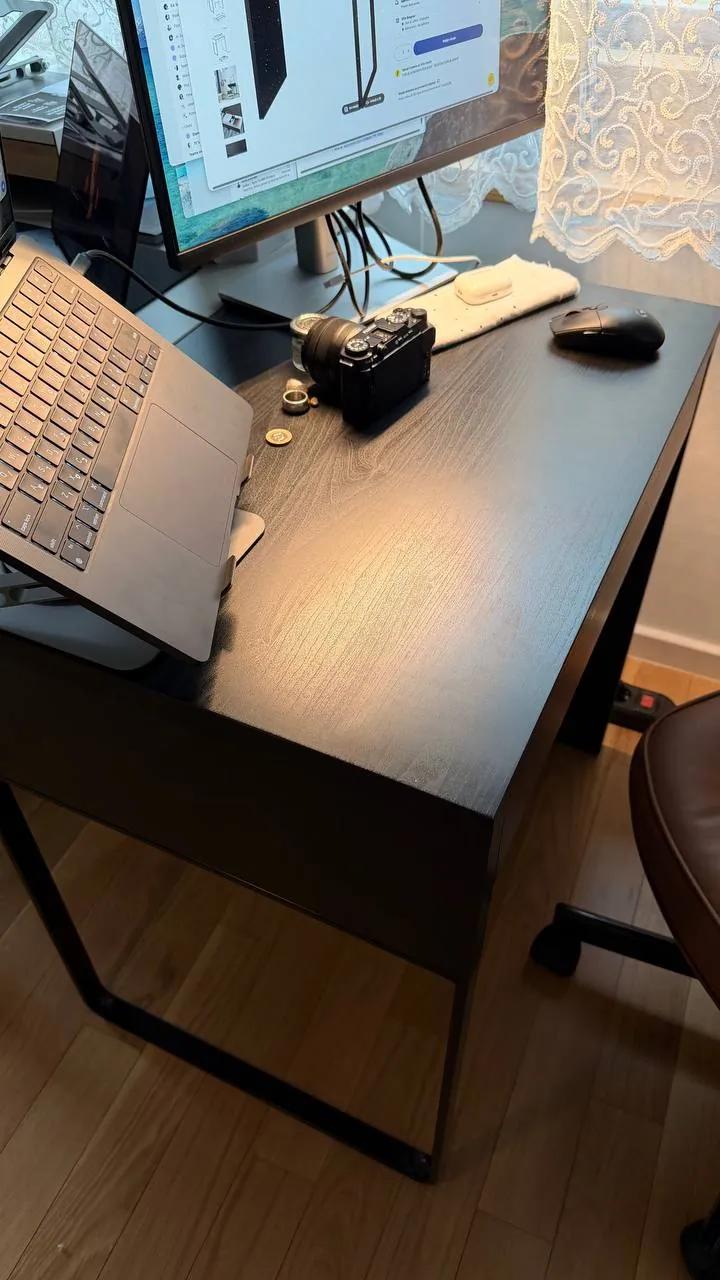 Стол IKEA MICKE чёрный