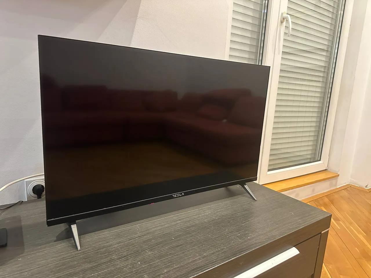 Телевизор TESLA FullHD 32 дюйма