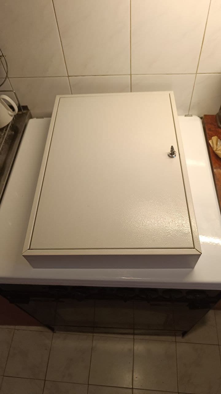 Металлический шкаф