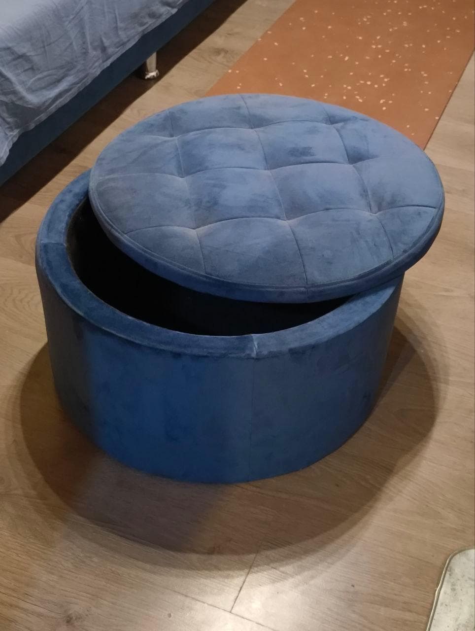 Круглый пуф с местом для хранения