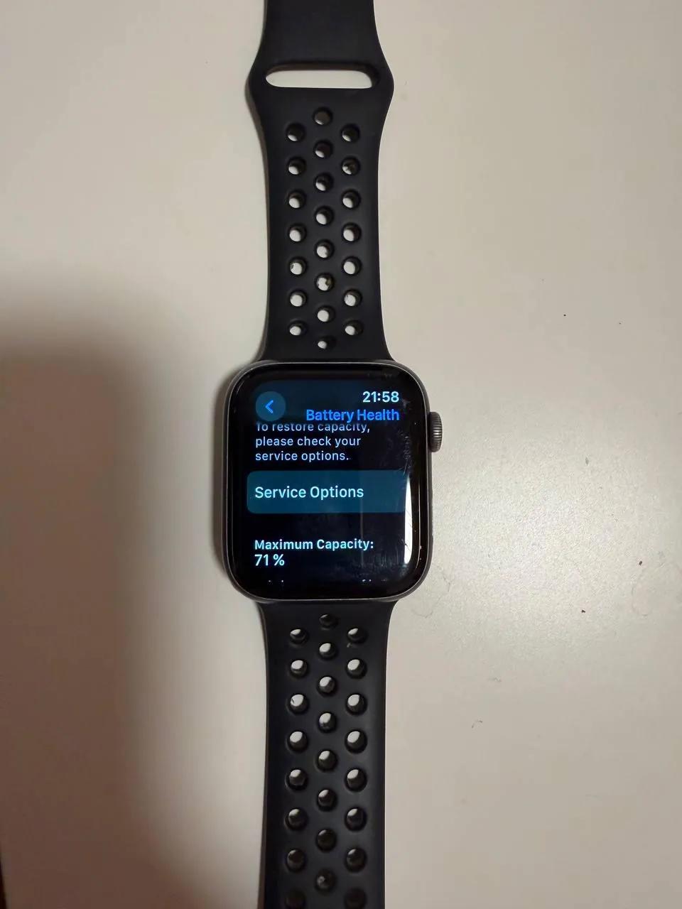 Apple Watch Series 5 и Nike Series 4