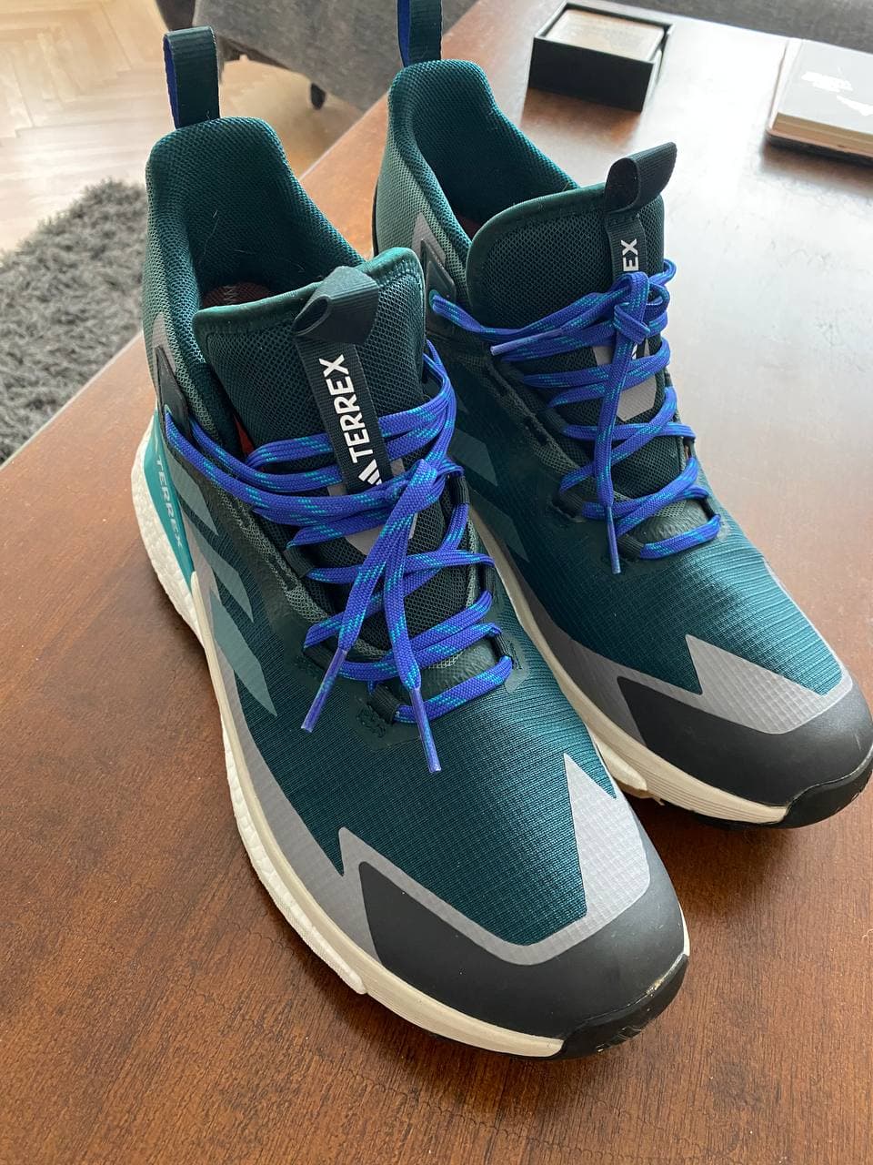 Трекинговые кроссовки