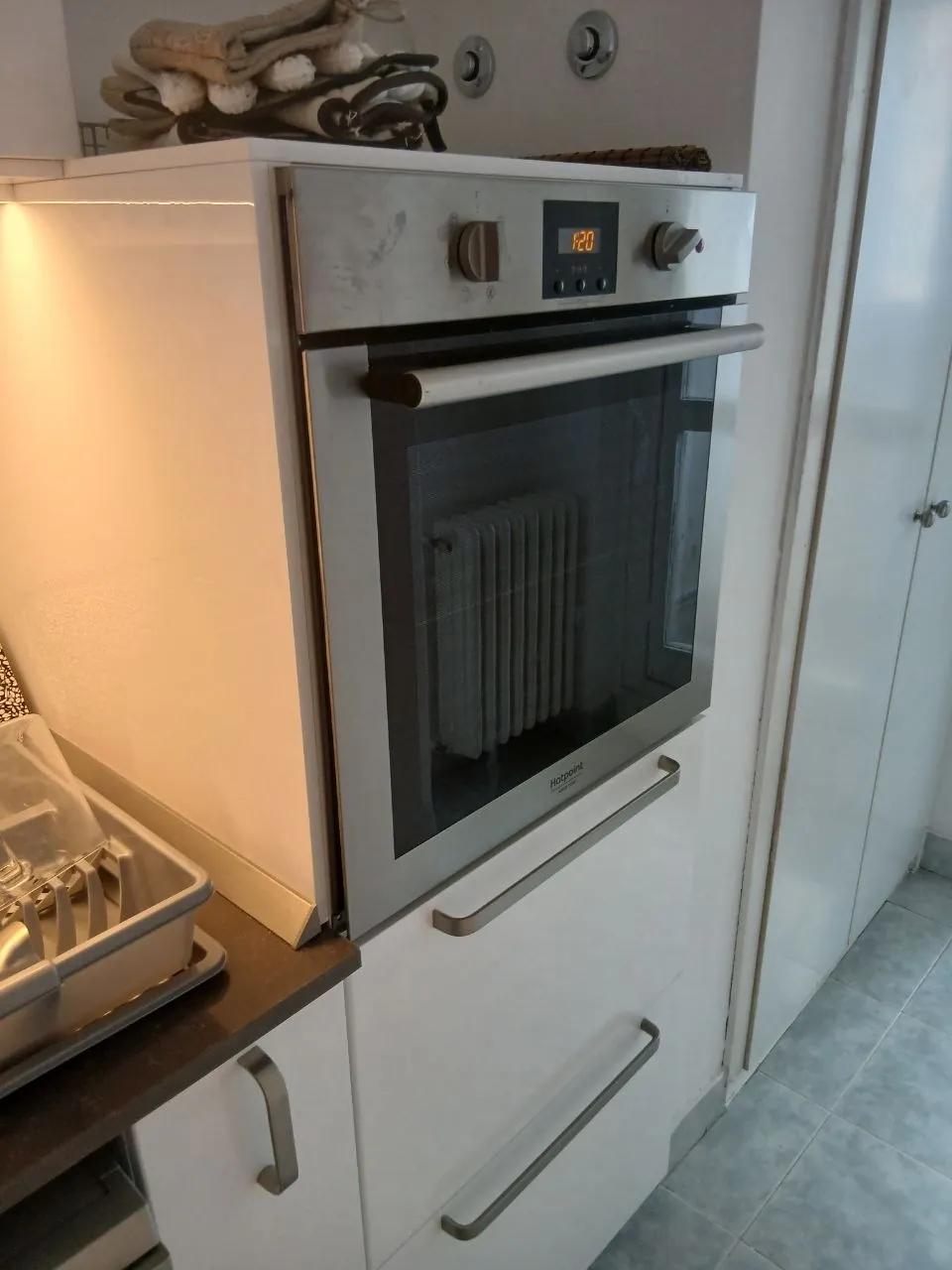 Духовка Hotpoint Ariston в хорошем состоянии