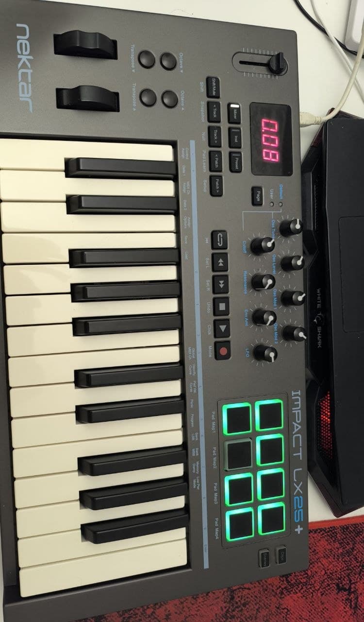 MIDI клавиатура Nektar Impact LX25+