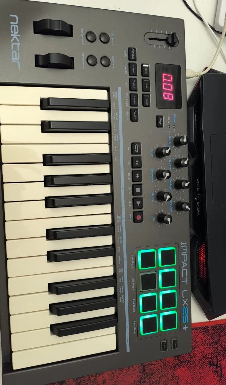MIDI клавиатура Nektar Impact LX25+