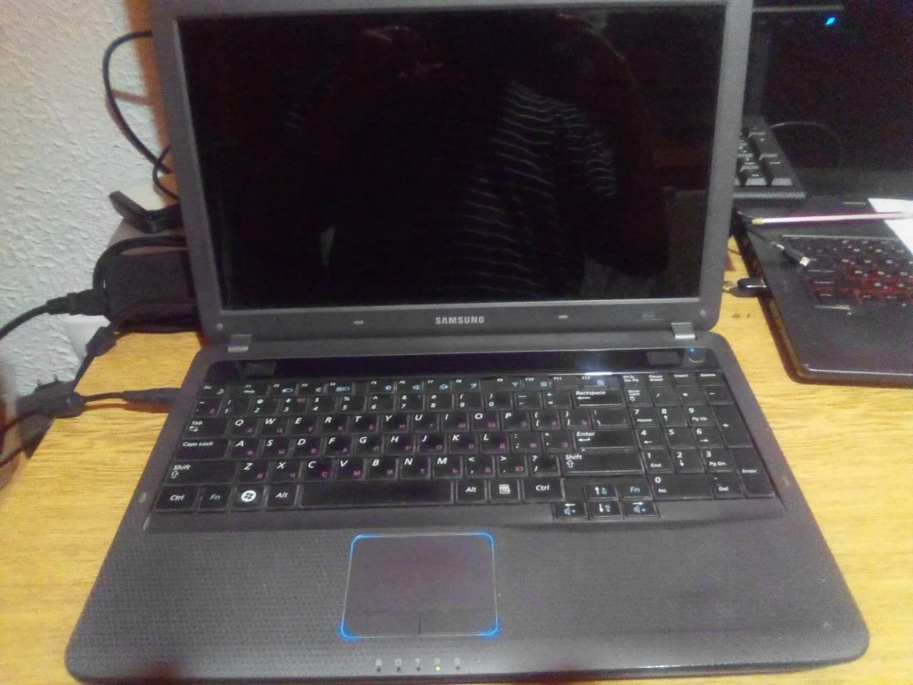 ноутбук Samsung NP-R525