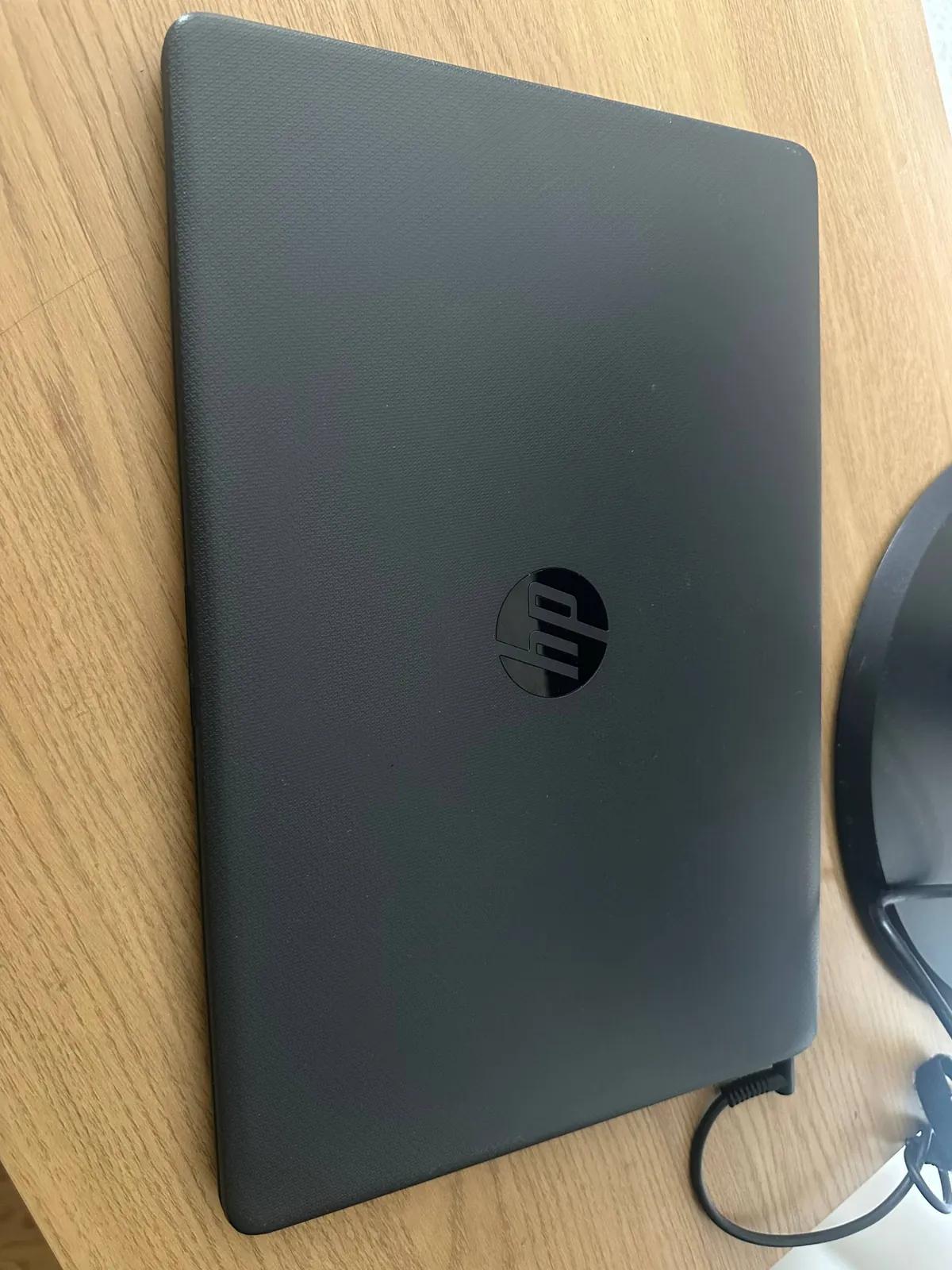 Ноутбук HP 15 Intel i5 8GB Windows 11