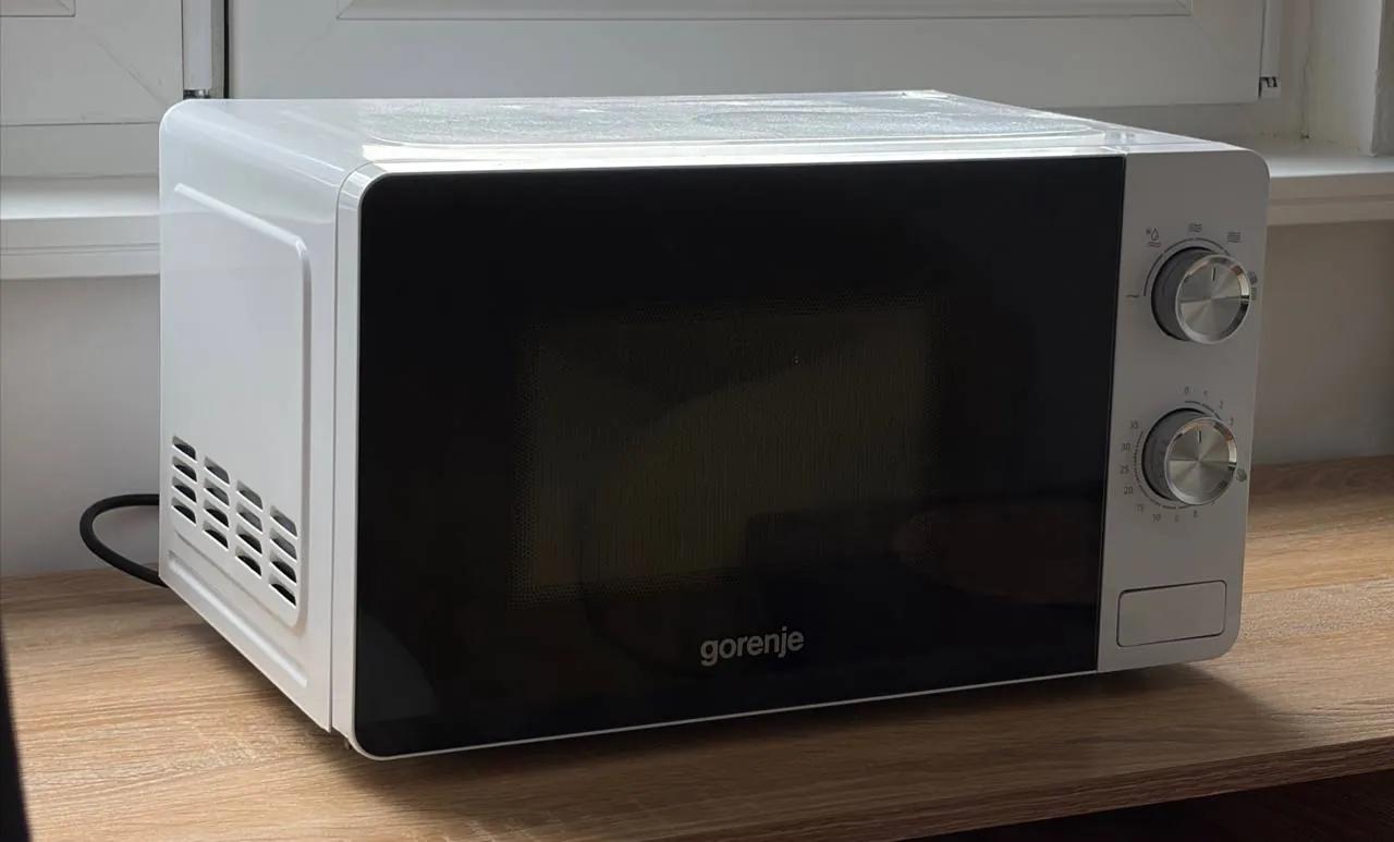 Микроволновка GORENJE MO17E1W, состояние отличное