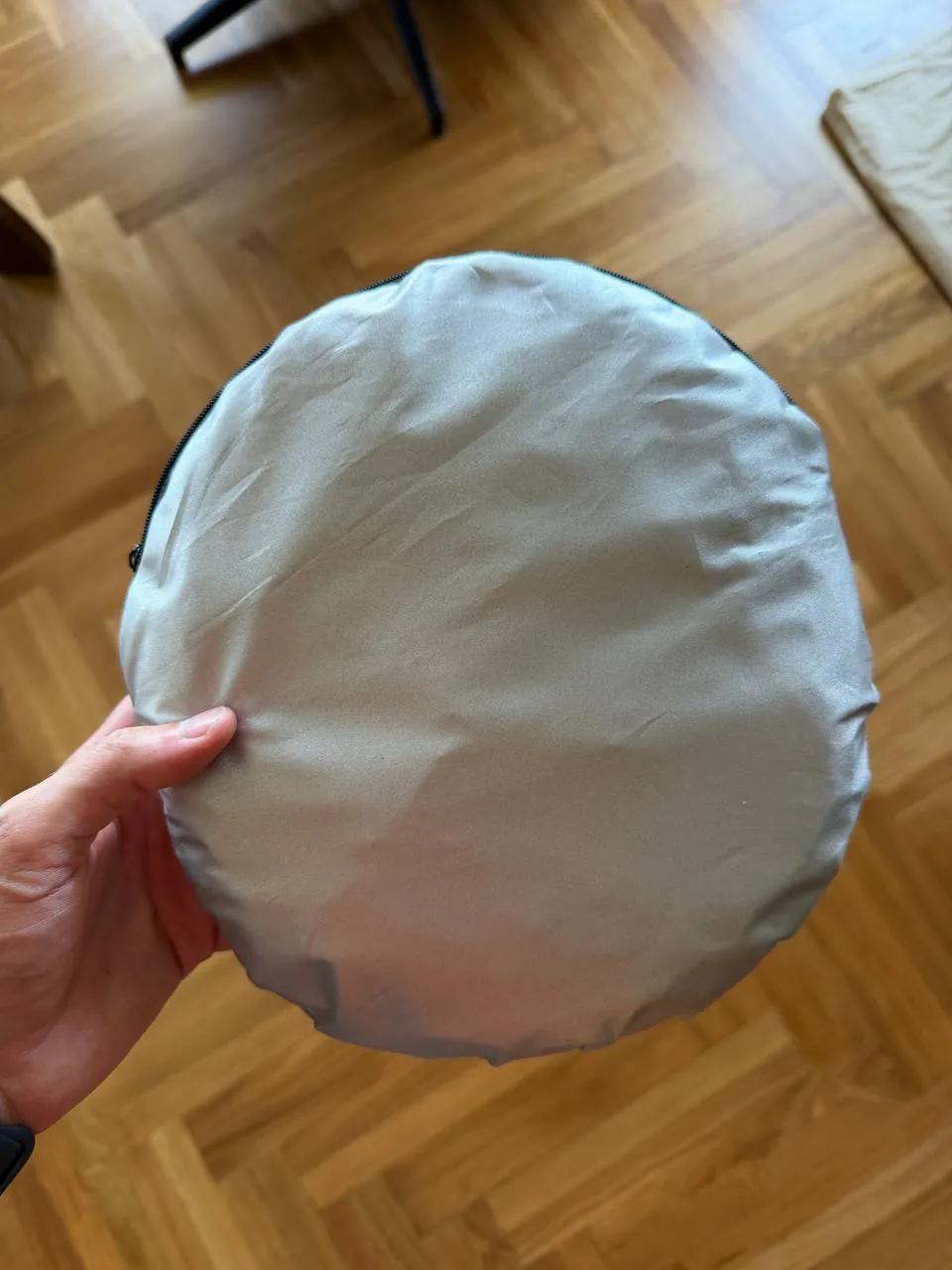 Солнцезащитная шторка для авто