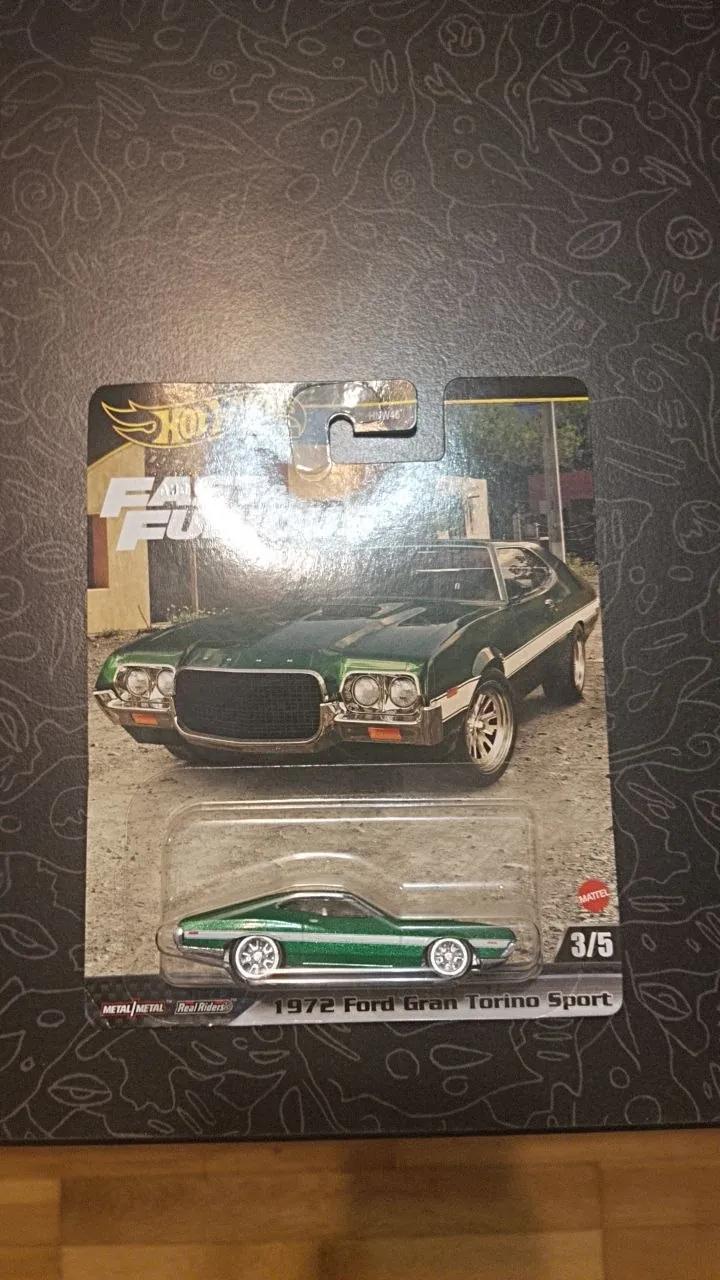 Машинка Hot Wheels Premium коллекционная