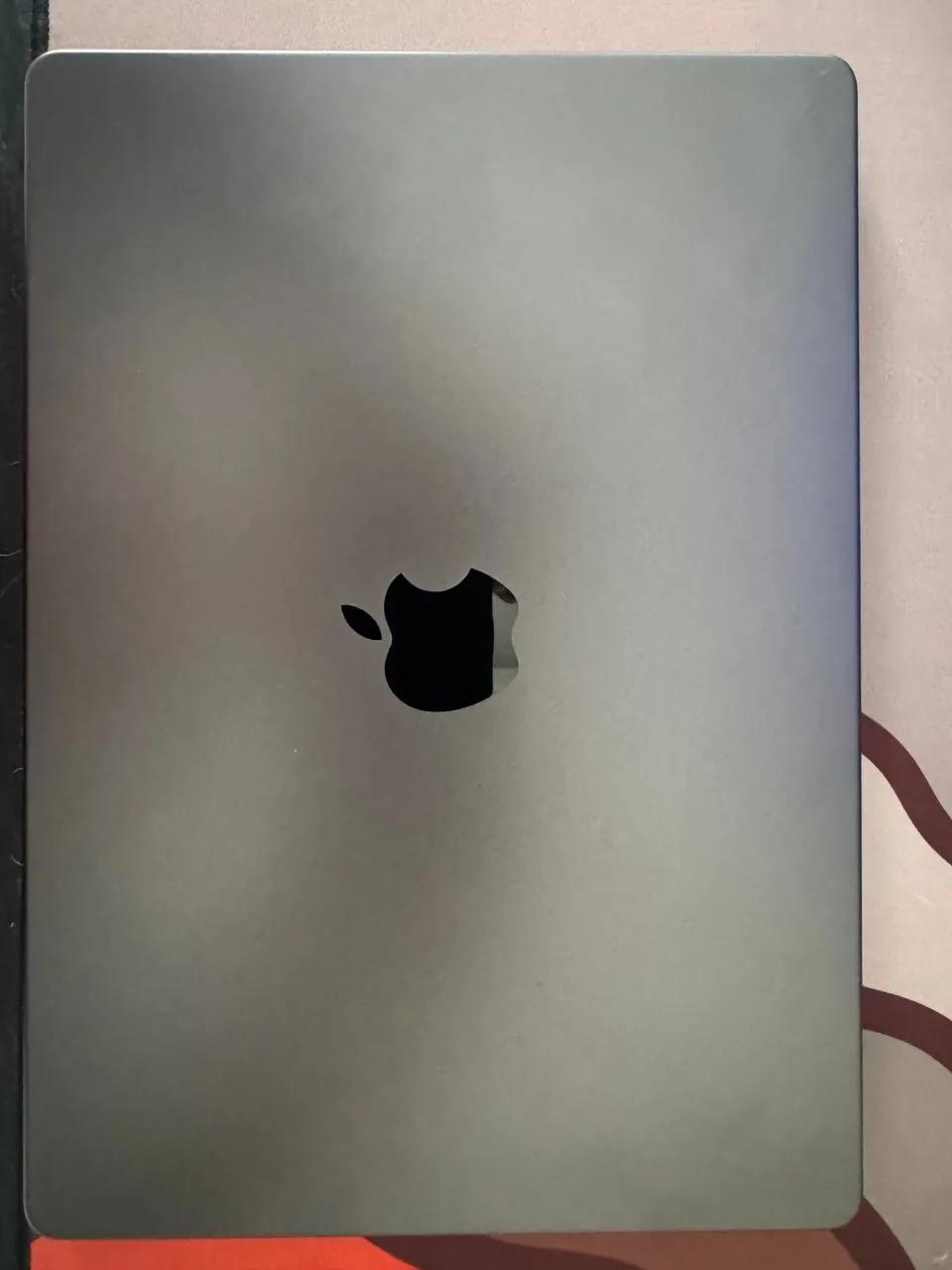 MacBook Pro M3 14 дюймов 18/512 отличное состояние