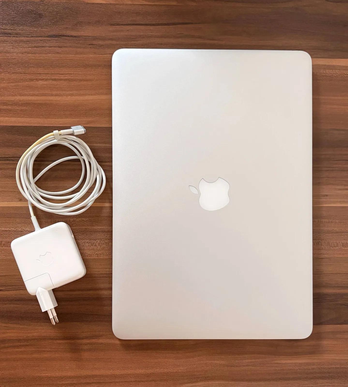 MacBook Air 13 2017 Intel i5 8GB 128GB 130 EUR Белград