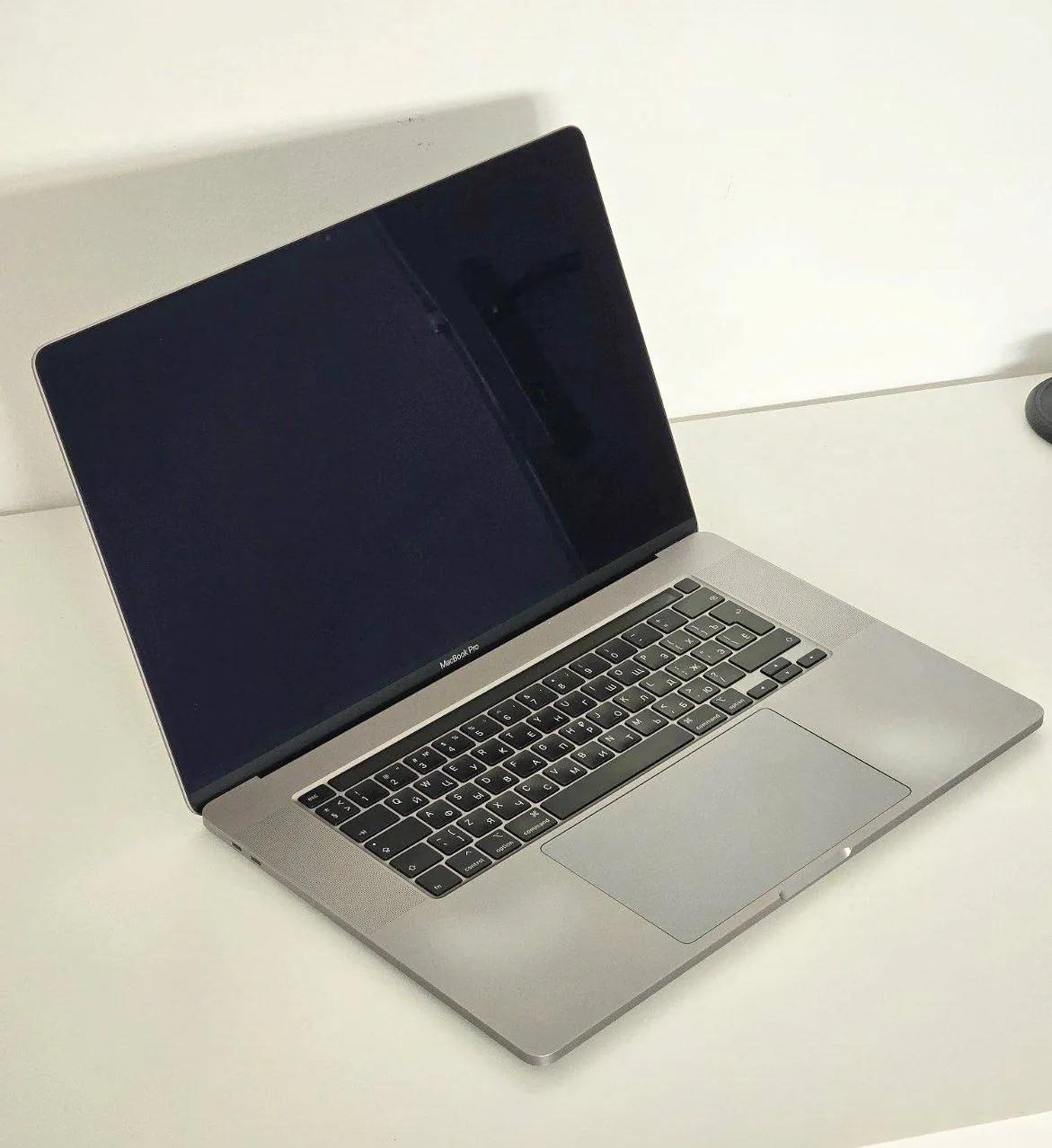 MacBook Pro 16 i7 16GB 512GB Space Gray