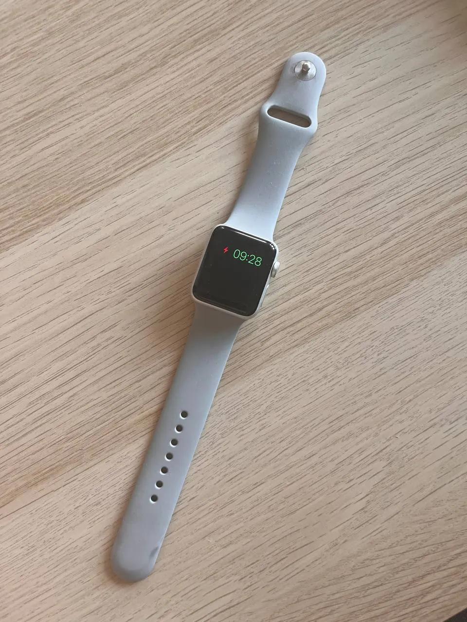 Apple Watch Series 3 38mm с зарядкой