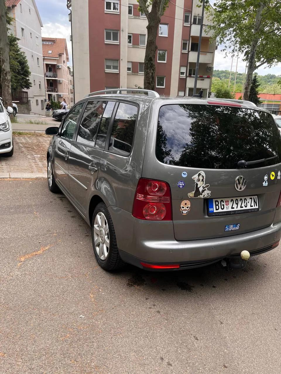 Volkswagen Touran 1.4 бензин автомат 2009