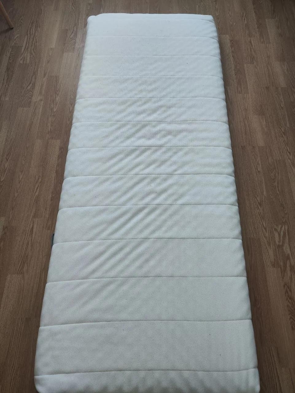Матрас IKEA 190x80 с чехлом и простыней