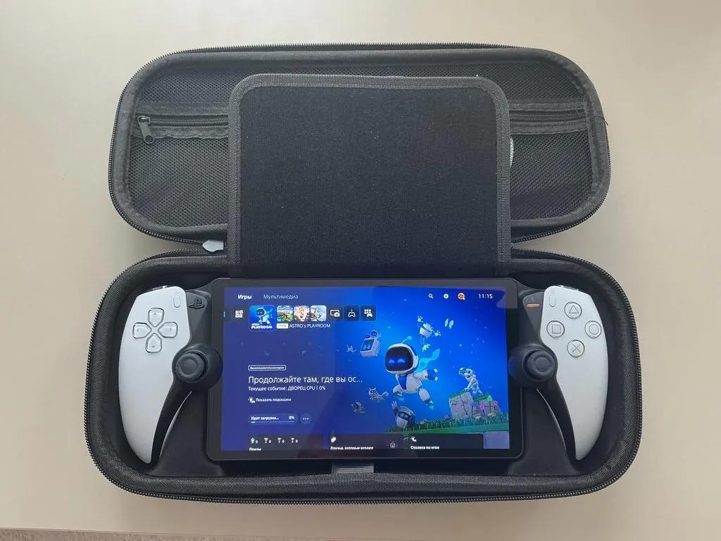 PlayStation Portal с чехлом