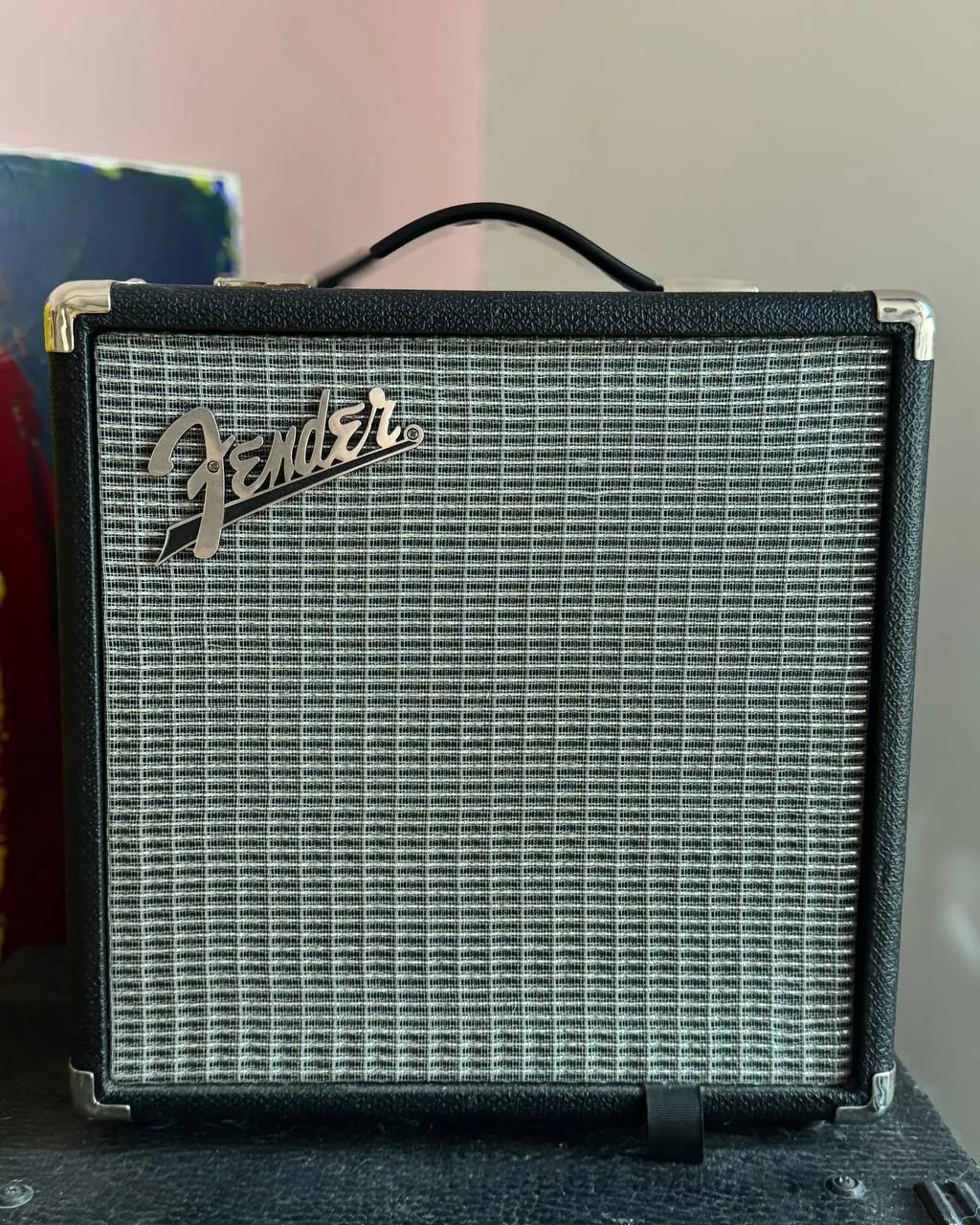 Комбоусилитель Fender Rumble 15 для бас