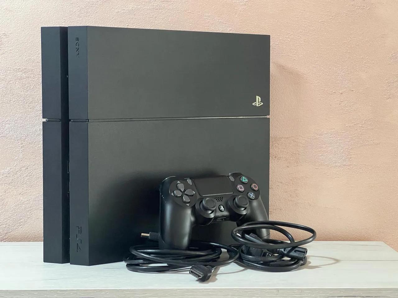 Sony PlayStation 4 CUH-1208A 500GB с геймпадом