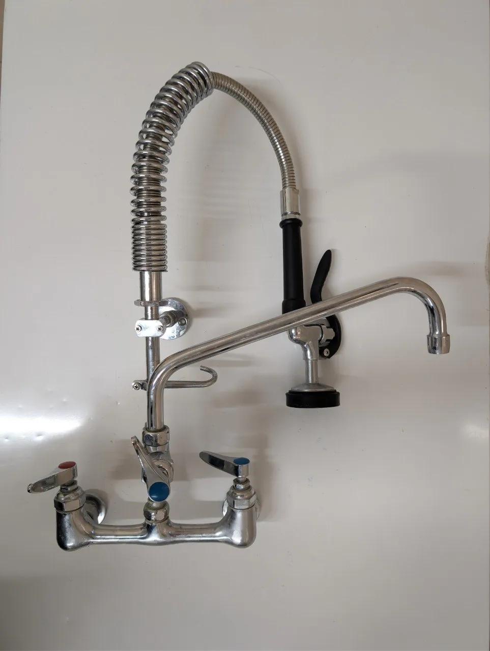 Кухонный кран с душем pre-rinse