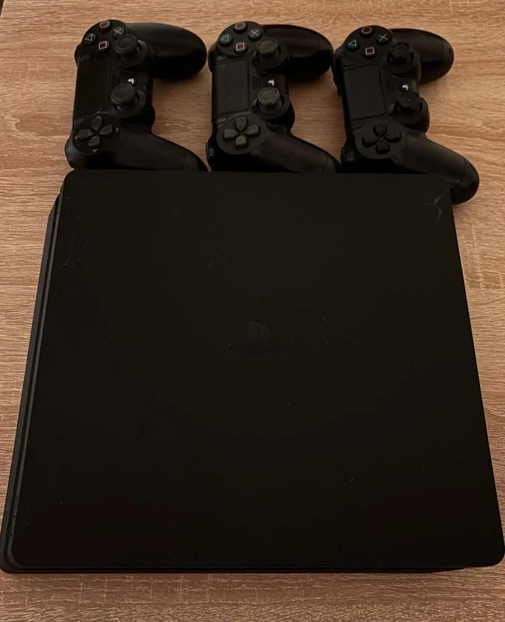 PlayStation 4 Slim 3 геймпада PS Plus 2 месяца