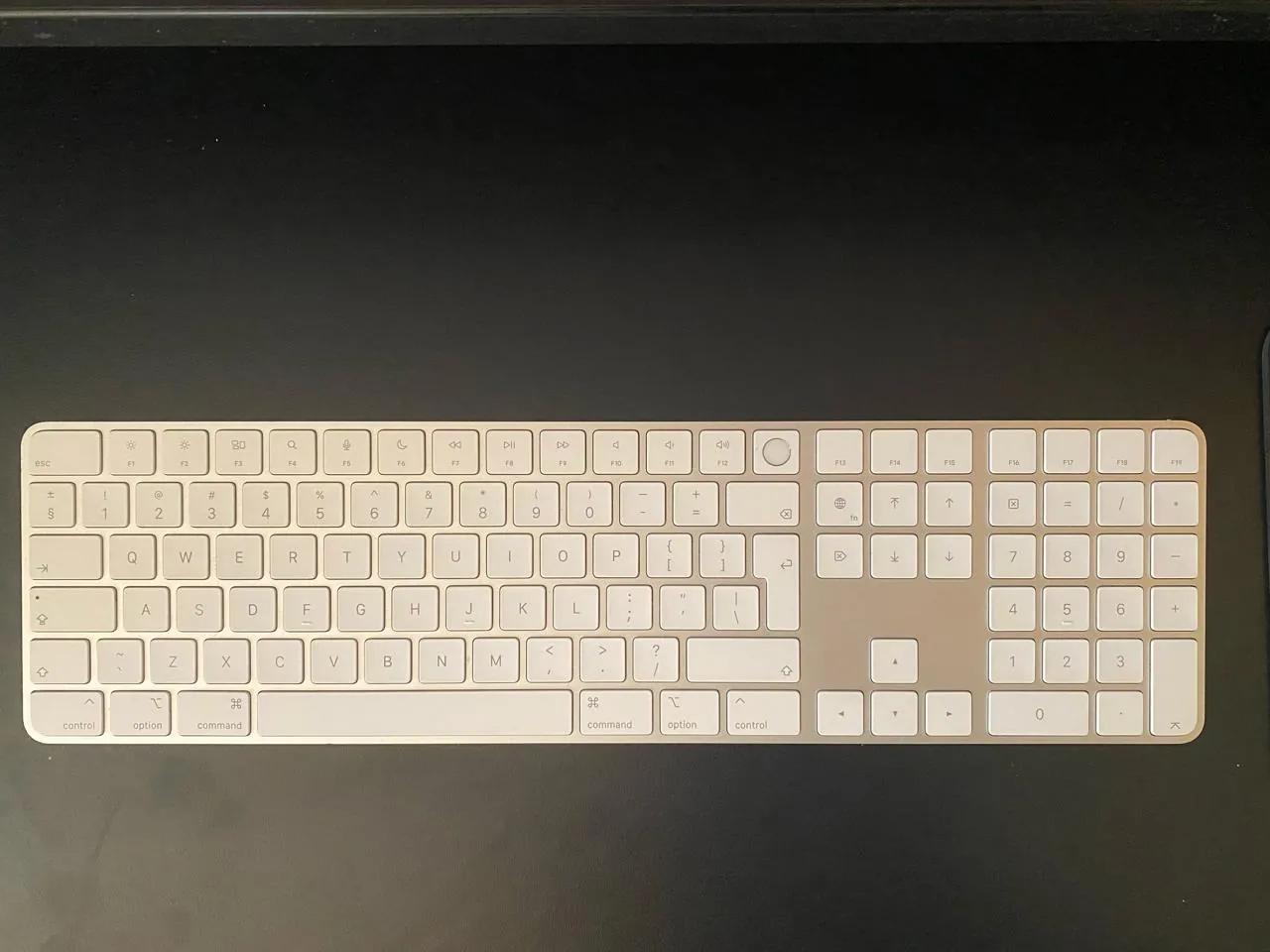 Apple Magic Keyboard с Touch ID