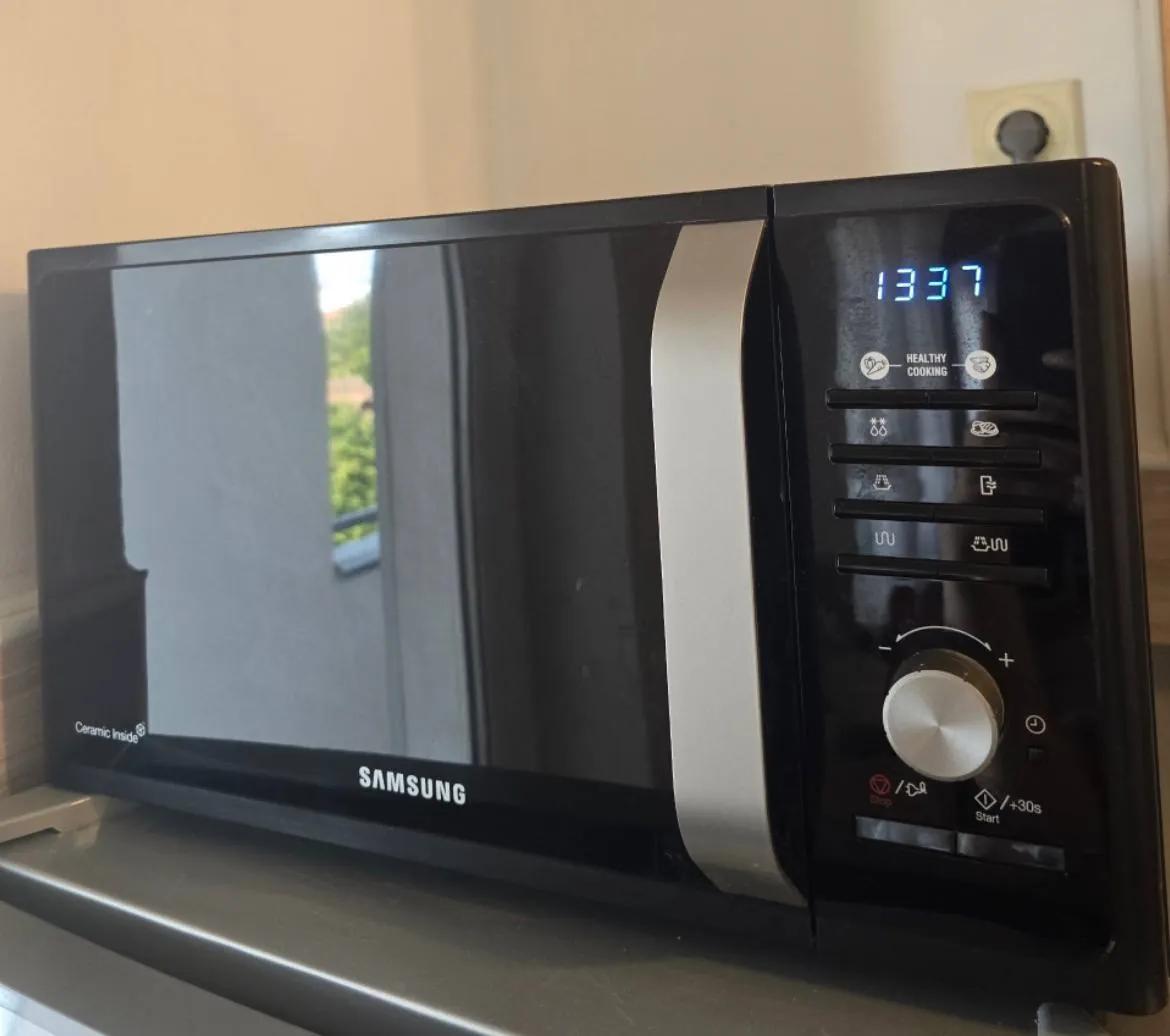 Микроволновая печь Samsung MG23F301TAK