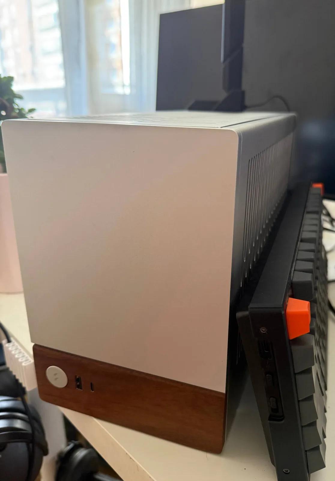 Мини-ПК Ryzen 9 9800X3D RTX 4080 Super 32GB Белград