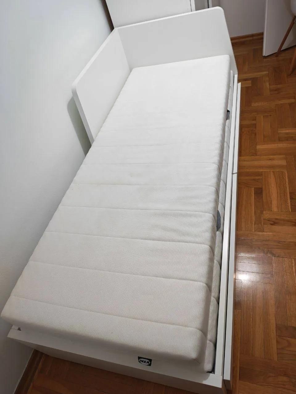 Кровать IKEA FLEKKE с матрасами двуспальная