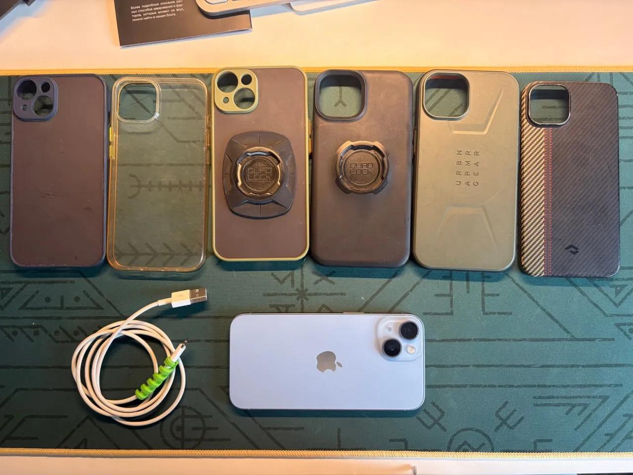iPhone 14 128GB голубой с комплектом чехлов