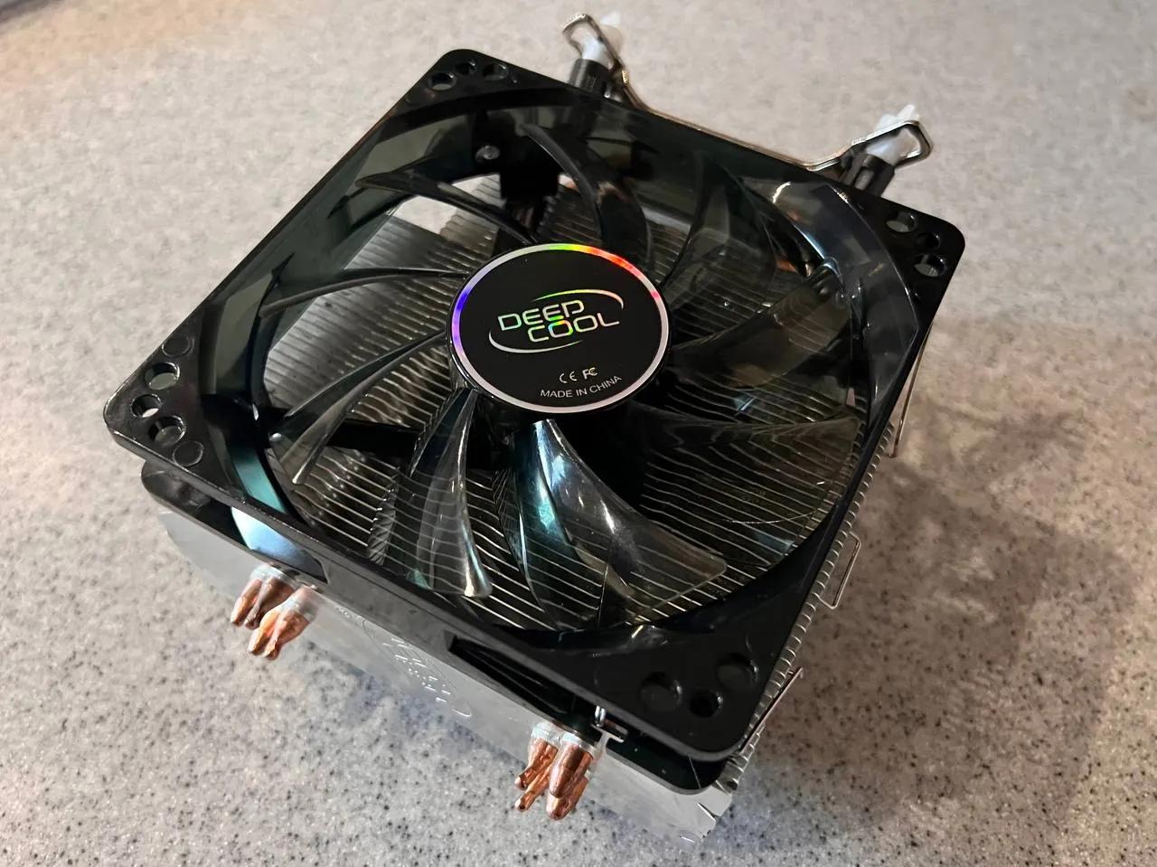 Башенный кулер DeepCool для Intel