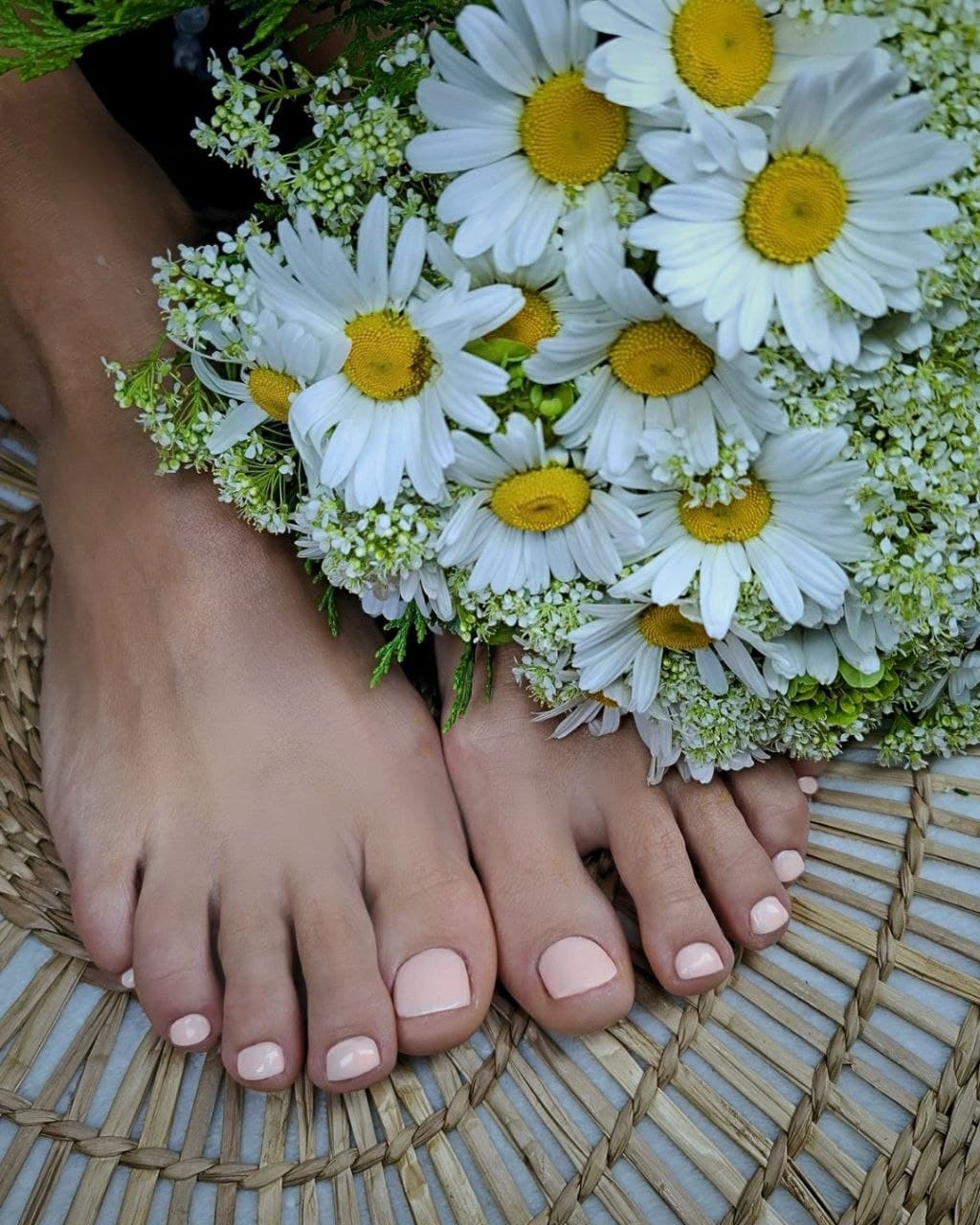 Маникюр и педикюр