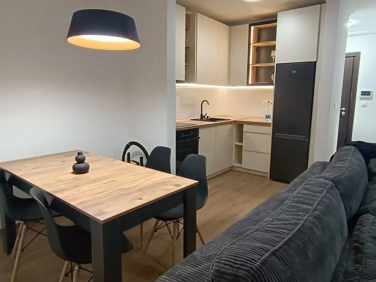 Квартира 3к 77м² Вождовац аренда