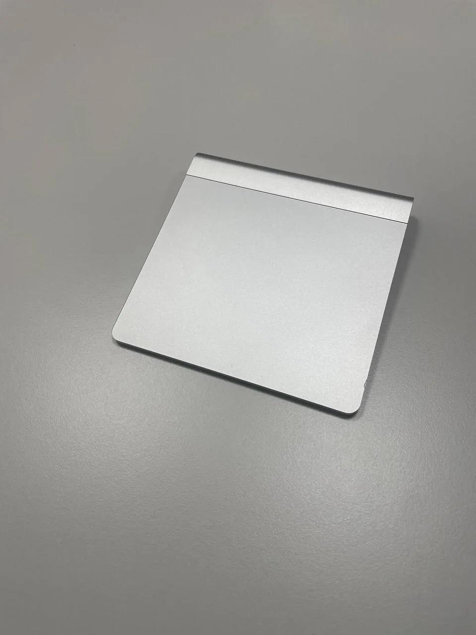 Apple Magic Trackpad предыдущего поколения