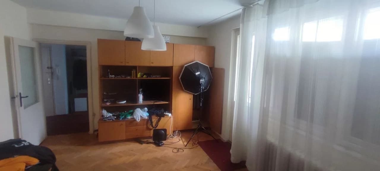 Сдаётся большая комната с лоджией